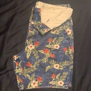 7” Floral button fly shorts